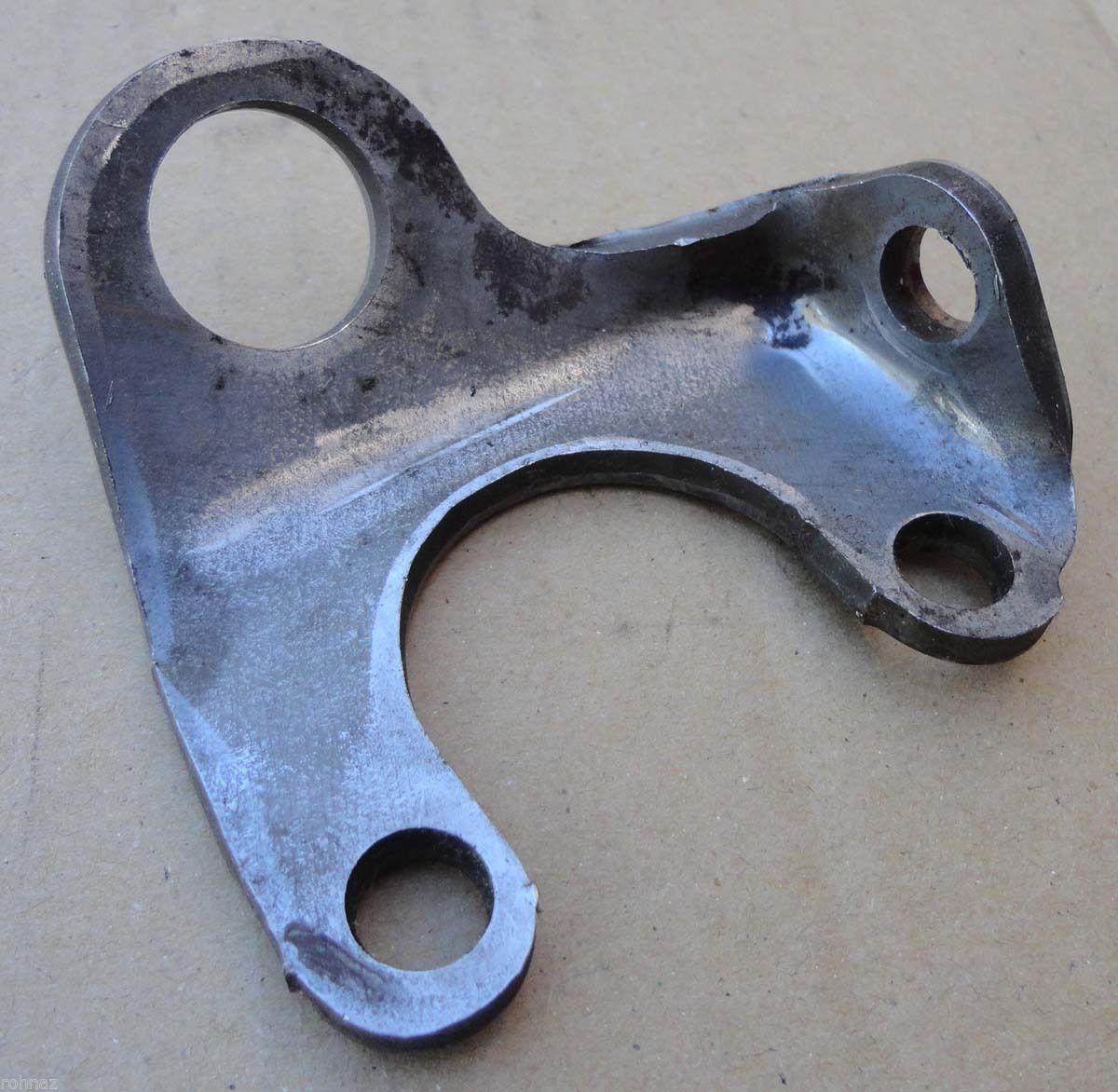 Read more about the article 458537 – bracket,engine lifting(front left side) (with V8)(with ac axial compressor)